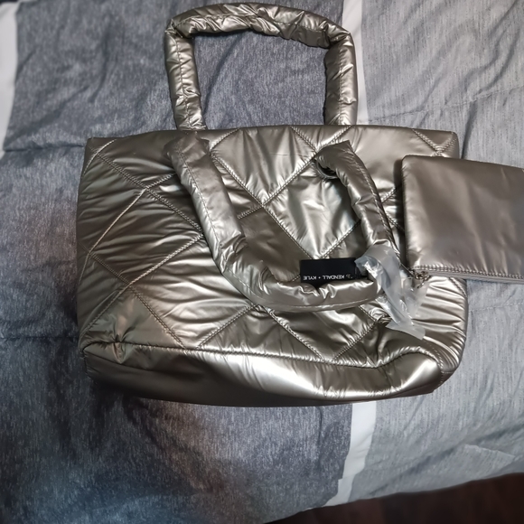 Purses - Picture 2 of 4